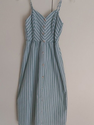 Women's dress small like new, below the knee