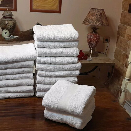 White towels like new, pack of 78 pieces