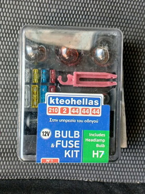 Комплект крушки и предпазители 12V нов, 14 броя
