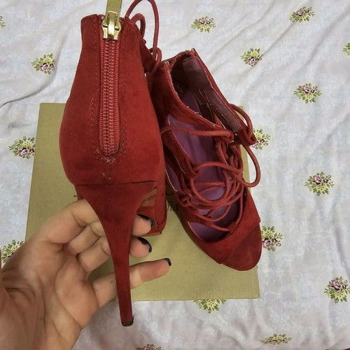 Red sandals like new with zipper and laces, size 39