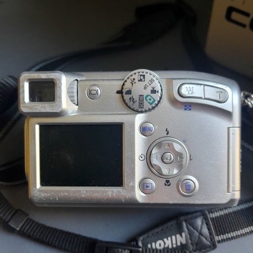 Nikon COOLPIX 4800 camera like new with full set and box