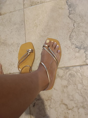 Issue Fashion sandals size 41 like new, gold
