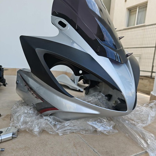 Fazer S2 600 front fairing complete with Puig windscreen