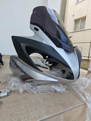 Fazer S2 600 front fairing complete with Puig windscreen