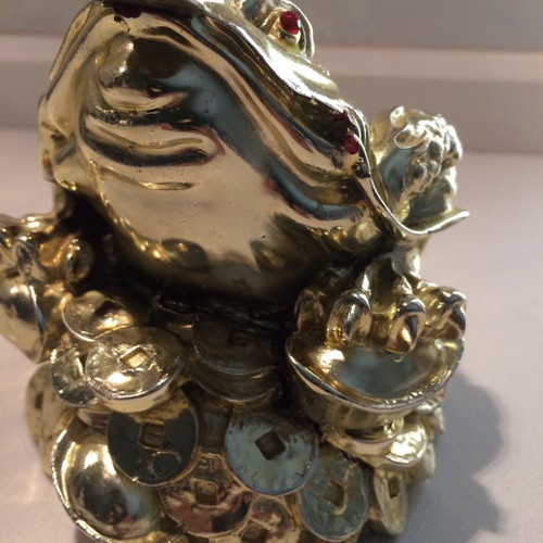 Golden Money Toad new 12 cm on pile of coins