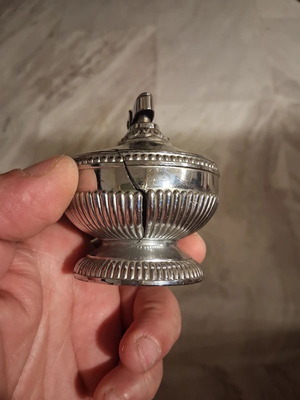 Plastic ashtray with lighter base