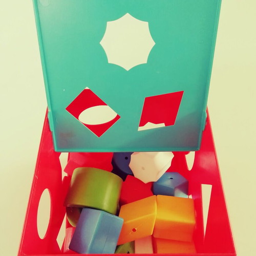 Shape sorting cube toy used, vintage