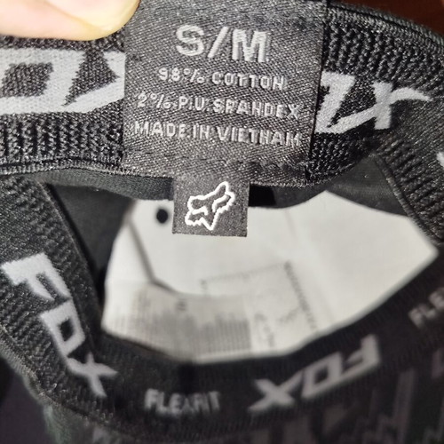 Fox cap new small/medium black with flexfit