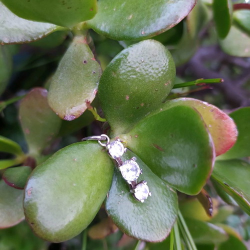 Silver 925 pendant used with zircon stones