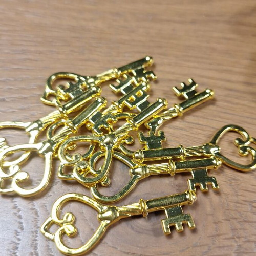 Hanging ornaments for bomboniera new, 9 keys, 7 hearts, 51 double hearts