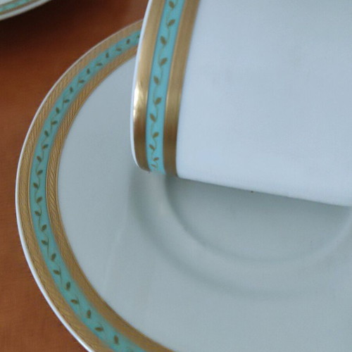 Porcelain coffee cups like new, set of 3 with classic design