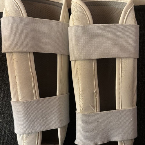 Taekwondo kneepads used, size small