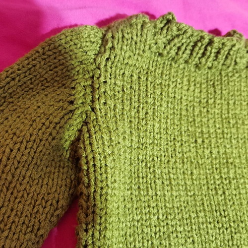 Handknitted children's sweater for 2-3 years old like new, green