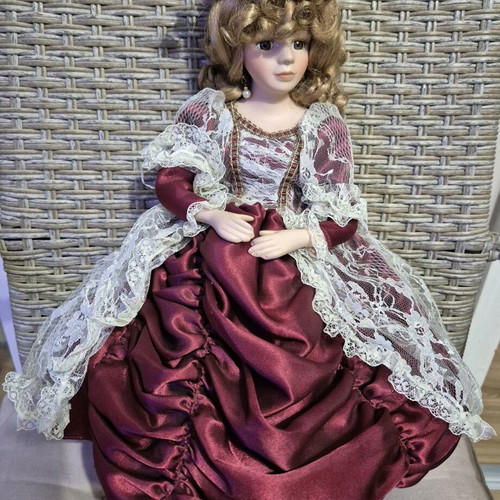 Porcelain collector doll Victoria DOLLS Mary like new