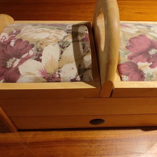 Vintage sewing kit case like new, wooden