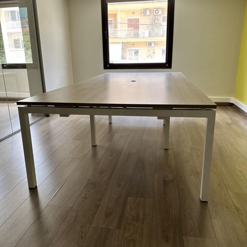 Desks for open space or meeting room like new, various sizes