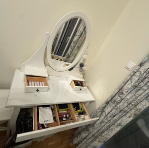 Τουαλέτα με Καθρέτη IKEA