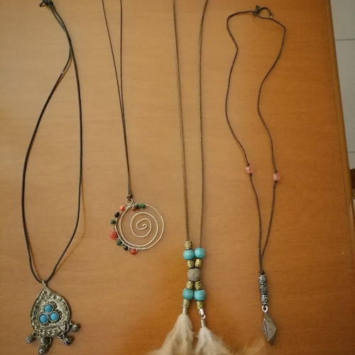 Set of 4 necklaces new