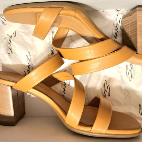 Sante sandals size 40 like new, tan with wooden heel