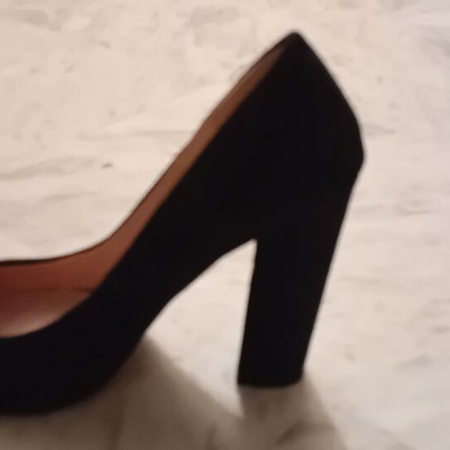 Louvel black pumps like new with chunky heel size 38