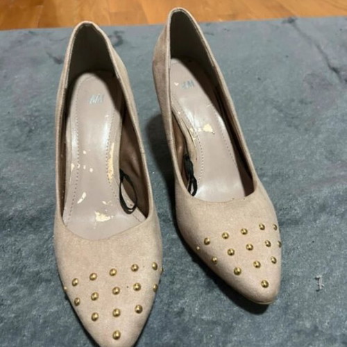 Beige suede pumps with gold studs H&M like new, size 39