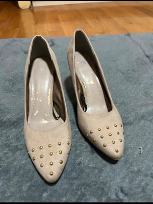 Beige suede pumps with gold studs H&M like new, size 39
