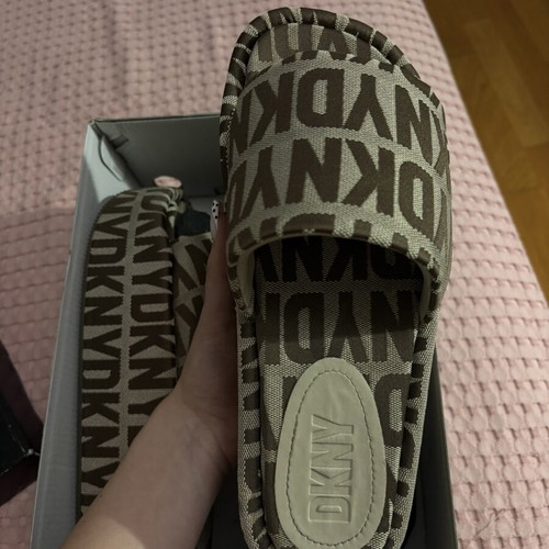 DKNY flatforms size 40 like new, beige and brown