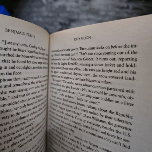 Βιβλίο φαντασίας Red Moon του Benjamin Percy στα αγγλικά σε άριστη κατάσταση