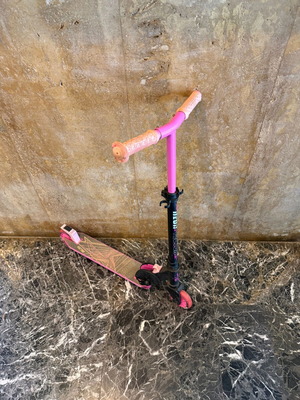 Two-Wheel Children's Scooter like new, pink