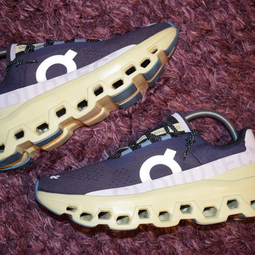 On Cloudmonster sports shoes used, size 44, blue