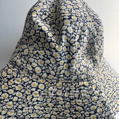 Hat with flowers and front tie used, sizes M and L