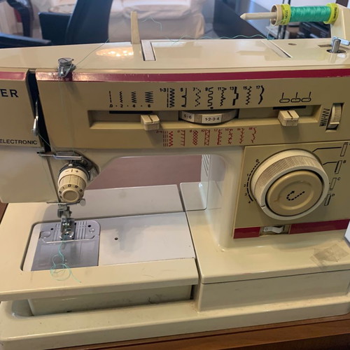 Two Singer sewing machines used, models 404 M13 and 8618 Electronic
