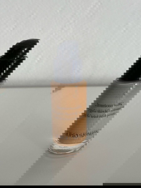 Armani Luminous Silk Foundation