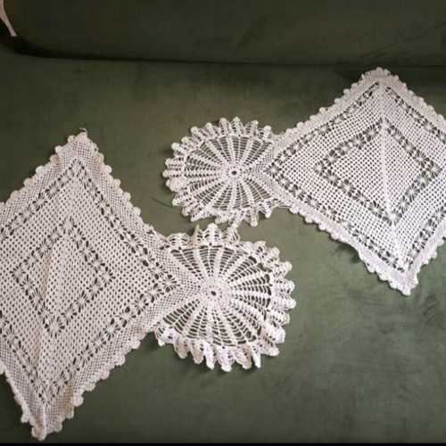Set of 36 handmade white vintage doilies like new