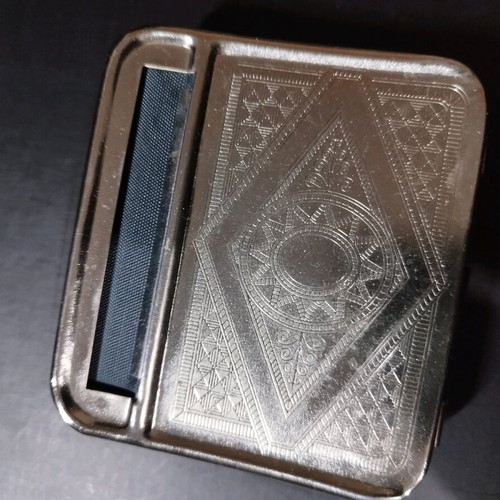 Rolling cigarette case like new