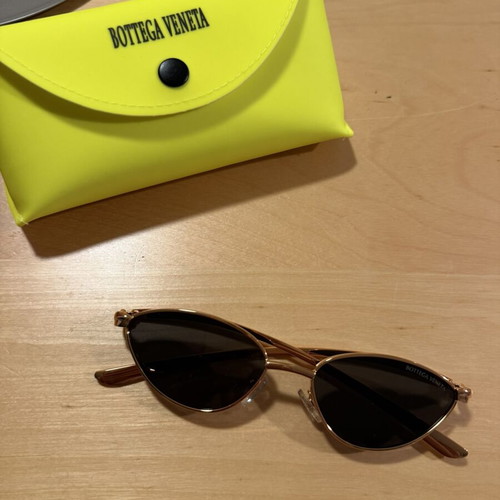 Bottega Veneta sunglasses with gold detail