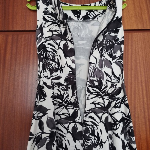 Zara black and white dress small, like new