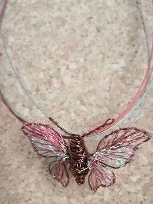 Women's necklace with wire butterfly new