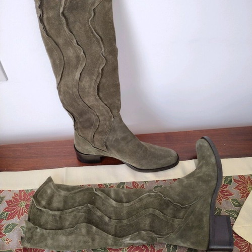 Suede boots like new, elastic type, olive color, size 36-37