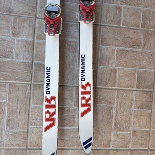 Dynamic VR15 skis with Look JET bindings used