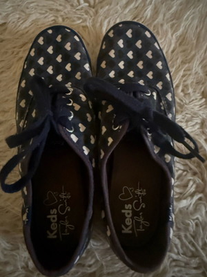 Keds Taylor Swift Collection 36 athletic shoes like new, white and blue