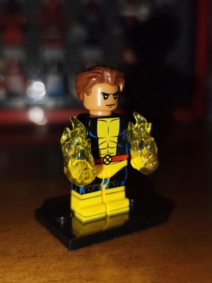 Sunspot Marvel minifigure like new with accessories