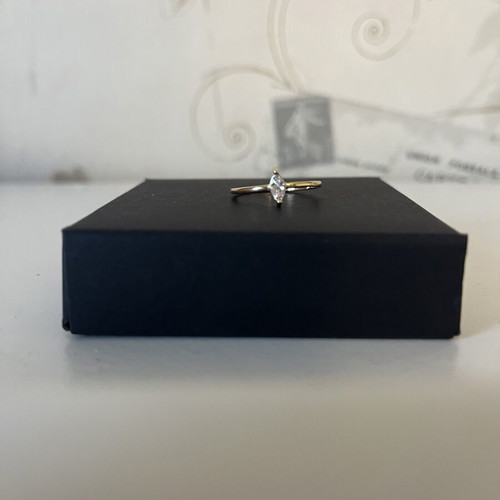 Ring type gold like new