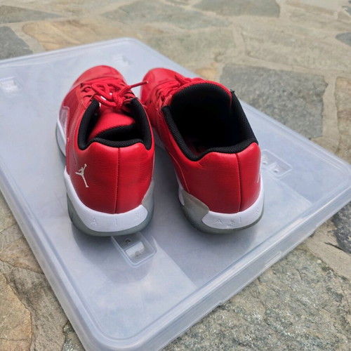 Nike Air Jordan 11 CMFT Low red like new, size 43