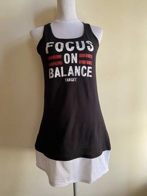 Target women's sleeveless sports shirt like new, size small, black white