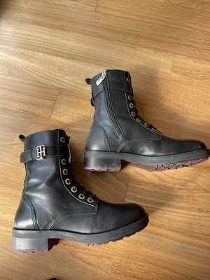 Tommy Hilfiger biker boots with gold details, size 38, black