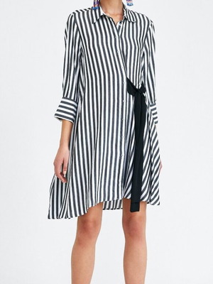 Zara σεμιζιε φόρεμα σε πολύ καλή κατάσταση, 100% viscose, ριγέ ανθρακί γκρι με λευκό