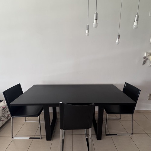 Dining set with 3 leather chairs like new, Italian design, solid wood table