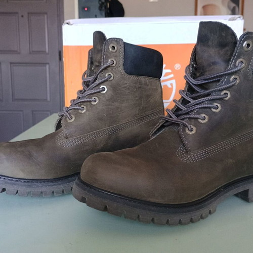Timberland 6-Inch Waterproof Grey Nubuck Boots, size 41.5