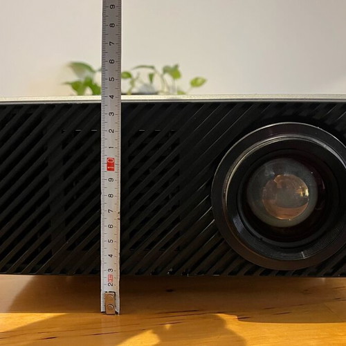 Sony Vpl-hs60 projector like new with HDMI input
